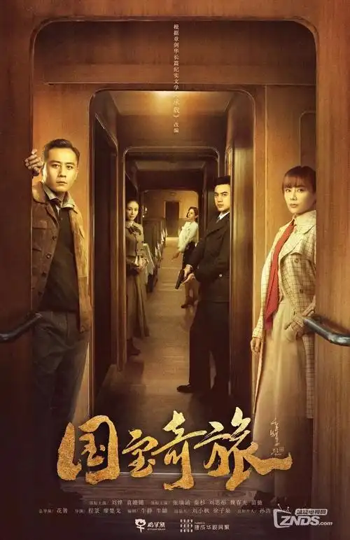我在故宫修文物条目图：修复台上的工具与瓷器残片